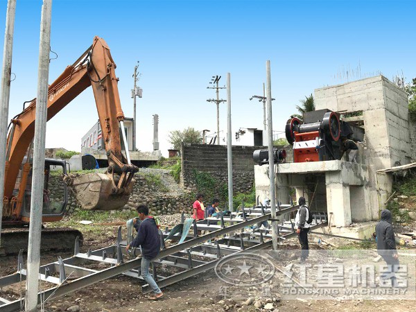 建筑垃圾顎式破碎機工作現場 建筑垃圾顎式破碎機工作現場