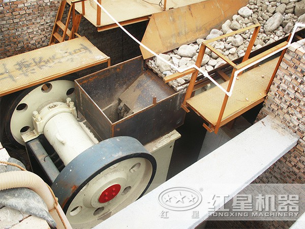 輝石破碎機工作現(xiàn)場 輝石破碎機工作現(xiàn)場