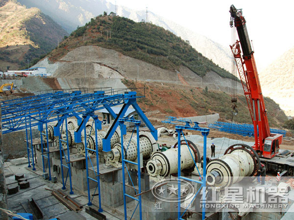 選銅生產(chǎn)線現(xiàn)場(chǎng):球磨機(jī) 選銅生產(chǎn)線現(xiàn)場(chǎng):球磨機(jī)