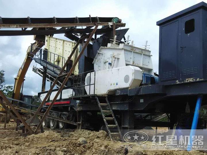 山東反擊式移動(dòng)破碎站生產(chǎn)現(xiàn)場(chǎng) 山東反擊式移動(dòng)破碎站生產(chǎn)現(xiàn)場(chǎng)