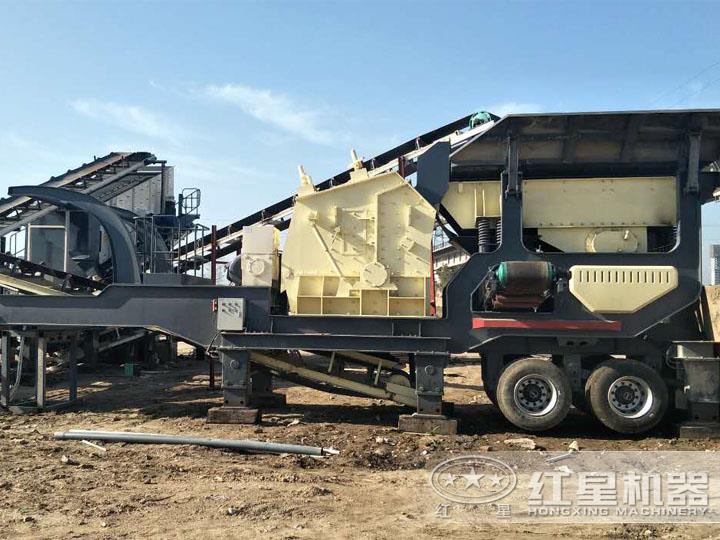 四川反擊式移動(dòng)破碎站生產(chǎn)現(xiàn)場(chǎng) 四川反擊式移動(dòng)破碎站生產(chǎn)現(xiàn)場(chǎng)