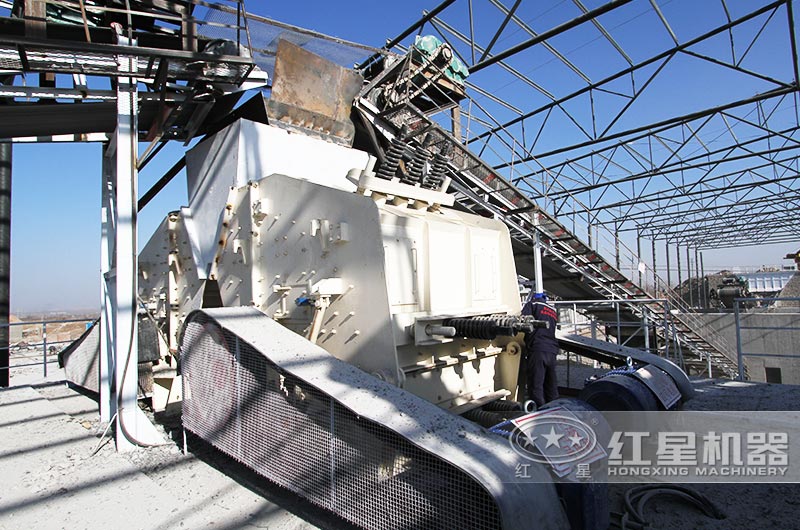 安徽時產500-600噸石灰?guī)r破碎生產線現(xiàn)場:反擊破 安徽時產500-600噸石灰?guī)r破碎生產線現(xiàn)場:反擊破