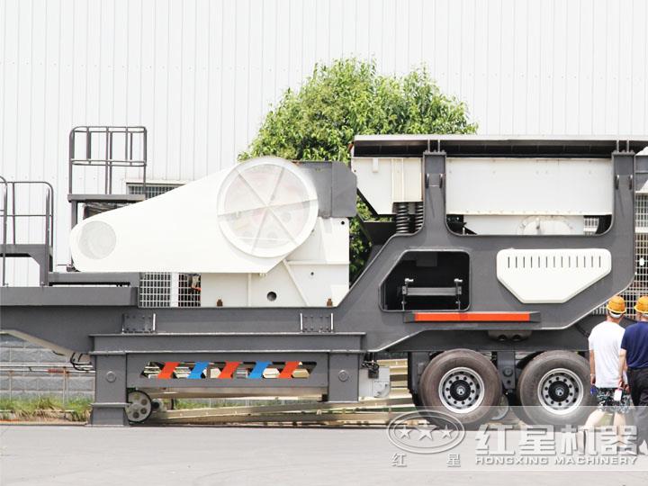 客戶到場(chǎng)參觀輪胎移動(dòng)破，七大模塊，多種組合，滿足用戶需求