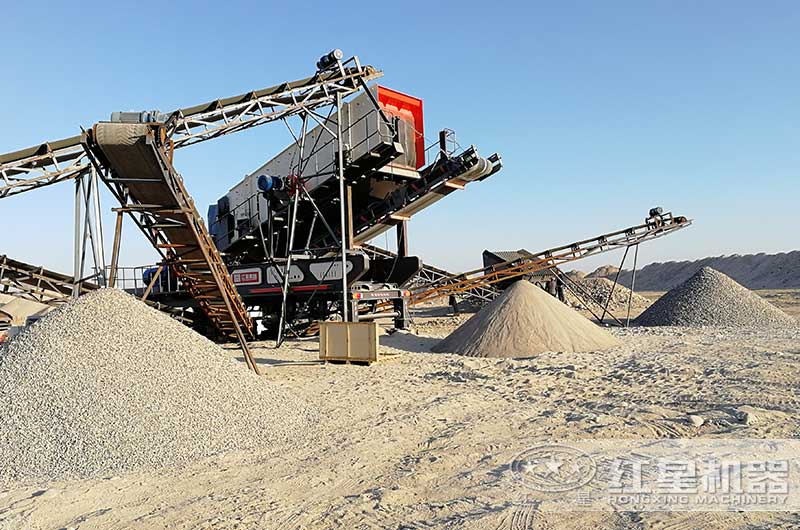 小型移動(dòng)磕石機(jī)作業(yè)圖 小型移動(dòng)磕石機(jī)作業(yè)圖