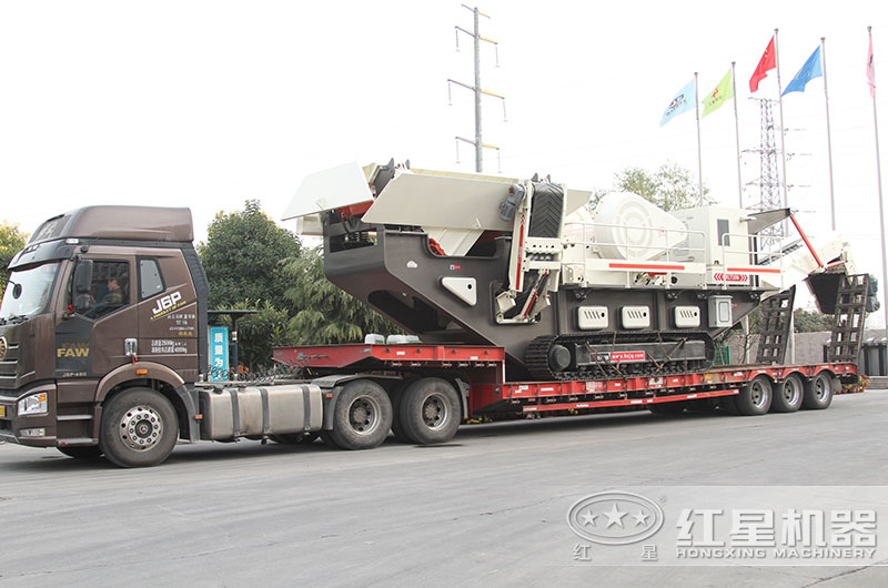 時產(chǎn)500噸大型移動式破碎機發(fā)貨中 時產(chǎn)500噸大型移動式破碎機發(fā)貨中