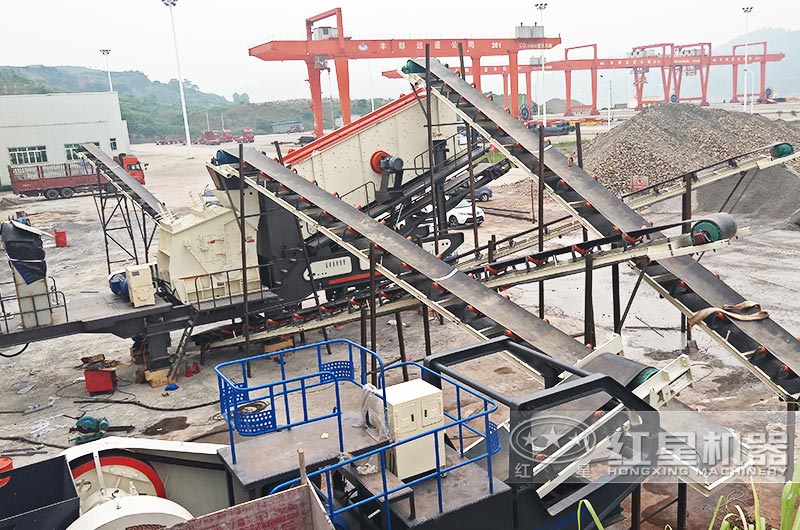 反擊移動(dòng)破碎站生產(chǎn)現(xiàn)場(chǎng),綠色環(huán)保 反擊移動(dòng)破碎站生產(chǎn)現(xiàn)場(chǎng),綠色環(huán)保