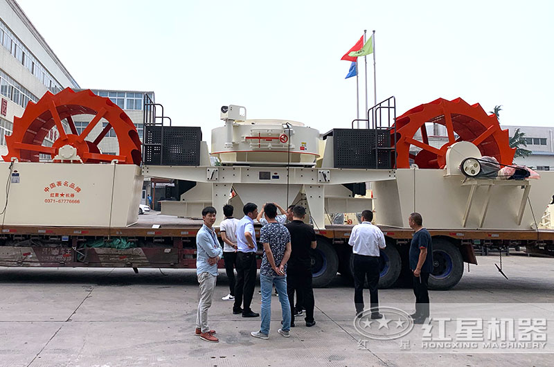 貨比三家很重要-客戶參觀紅星水輪洗沙機(jī) 貨比三家很重要-客戶參觀紅星水輪洗沙機(jī)