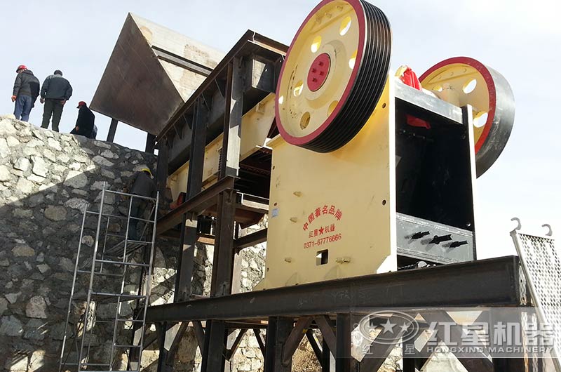 顎式破碎機(jī)作業(yè)現(xiàn)場圖片 顎式破碎機(jī)作業(yè)現(xiàn)場圖片