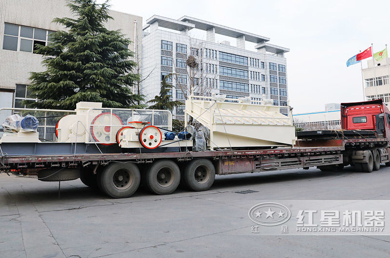 對輥制砂機(jī)設(shè)備發(fā)貨現(xiàn)場圖 對輥制砂機(jī)設(shè)備發(fā)貨現(xiàn)場圖