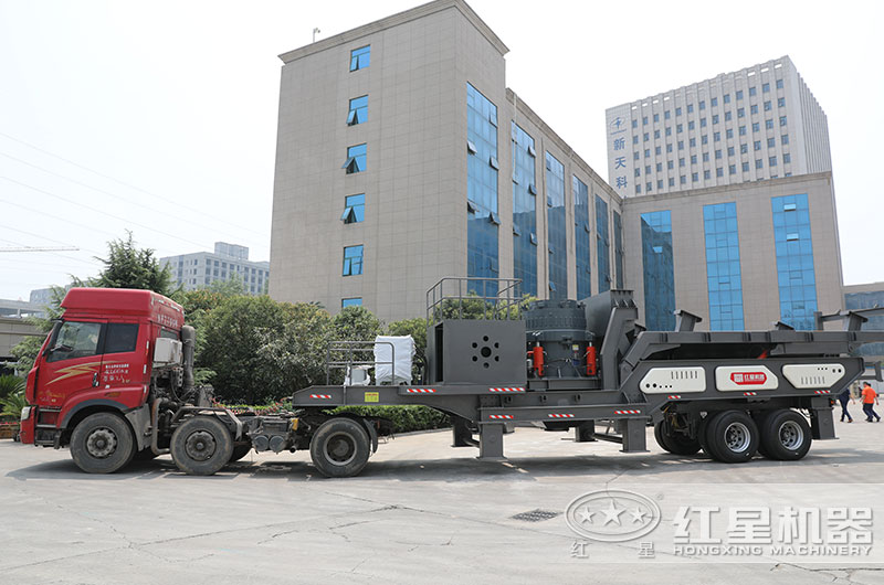 移動破碎機械直接開往客戶現(xiàn)場 移動破碎機械直接開往客戶現(xiàn)場
