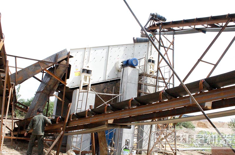 河北客戶圓振動(dòng)篩工作現(xiàn)場(chǎng) 河北客戶圓振動(dòng)篩工作現(xiàn)場(chǎng)