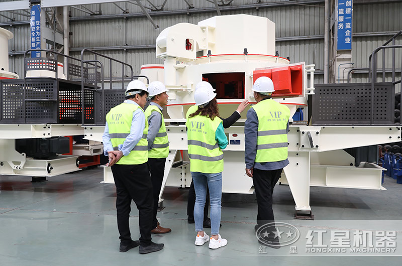 客戶來廠參觀05石子制砂機設備 客戶來廠參觀05石子制砂機設備