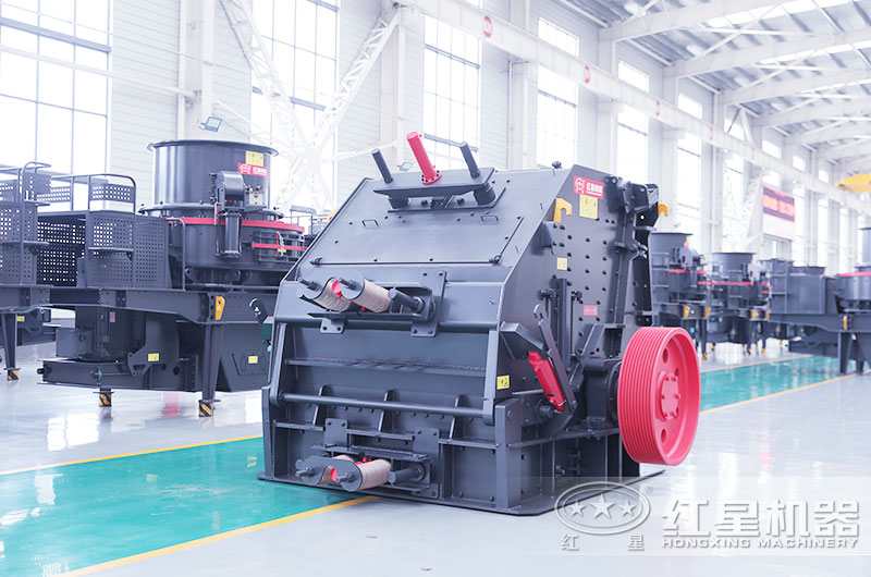 新型反擊破碎機(jī)側(cè)面展示 新型反擊破碎機(jī)側(cè)面展示